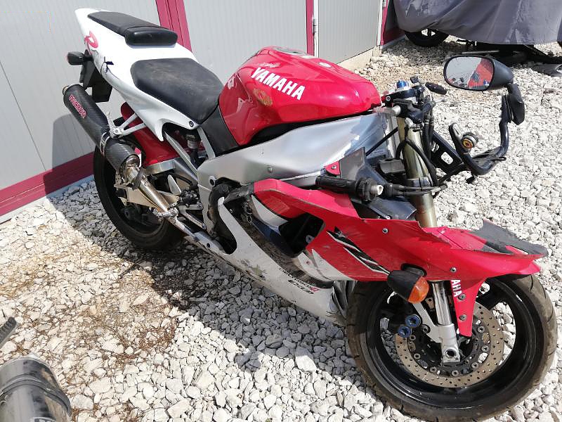 Yamaha R1